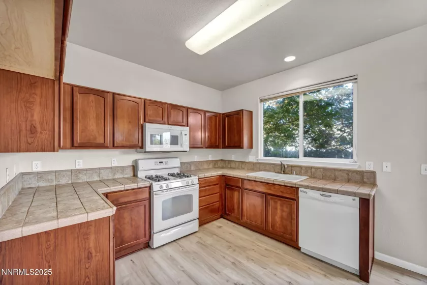 1296 Woodside, Gardnerville, Nevada 89460, 3 Bedrooms Bedrooms, ,3 BathroomsBathrooms,Residential,Residential,Woodside,250054129