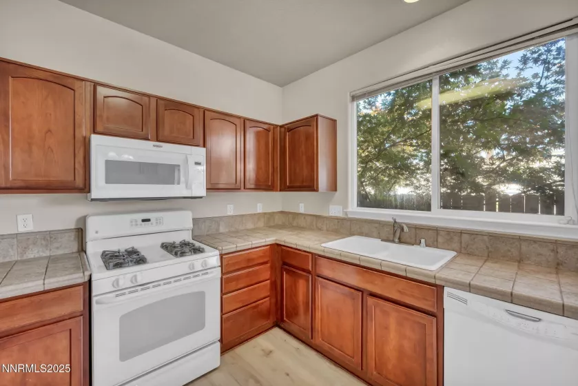 1296 Woodside, Gardnerville, Nevada 89460, 3 Bedrooms Bedrooms, ,3 BathroomsBathrooms,Residential,Residential,Woodside,250054129