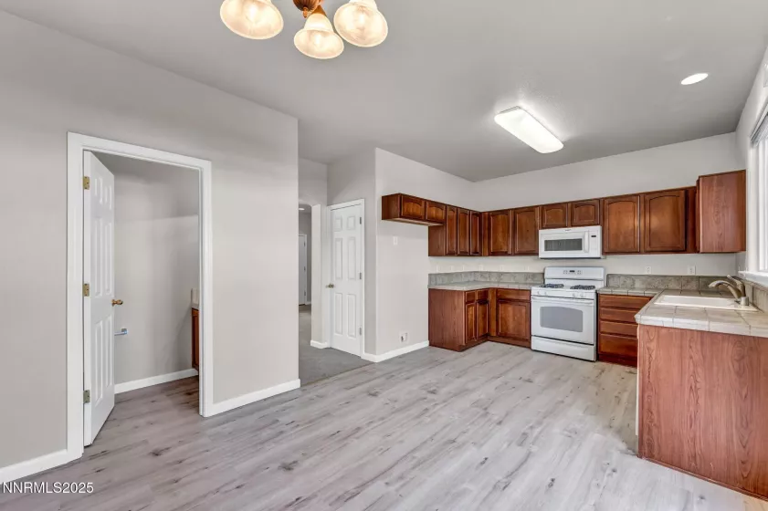 1296 Woodside, Gardnerville, Nevada 89460, 3 Bedrooms Bedrooms, ,3 BathroomsBathrooms,Residential,Residential,Woodside,250054129