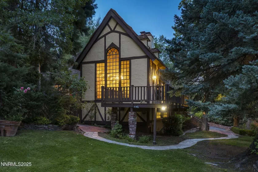 1985 Skyline, Reno, Nevada 89509, 4 Bedrooms Bedrooms, ,6 BathroomsBathrooms,Residential,Residential,Skyline,250053136