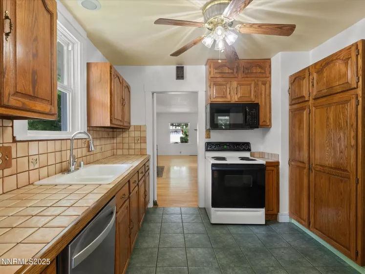 1016 Nixon, Reno, Nevada 89509, 2 Bedrooms Bedrooms, ,1 BathroomBathrooms,Residential,Residential,Nixon,250052081