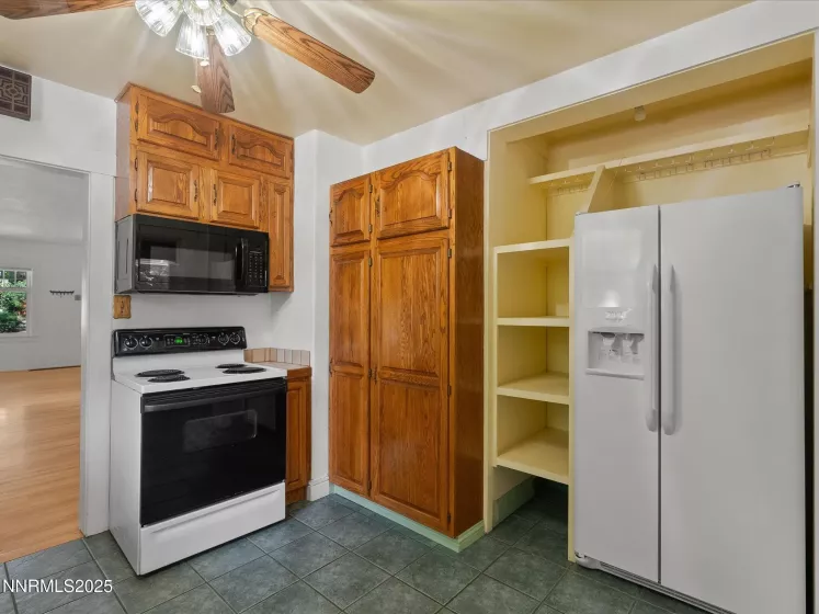 1016 Nixon, Reno, Nevada 89509, 2 Bedrooms Bedrooms, ,1 BathroomBathrooms,Residential,Residential,Nixon,250052081