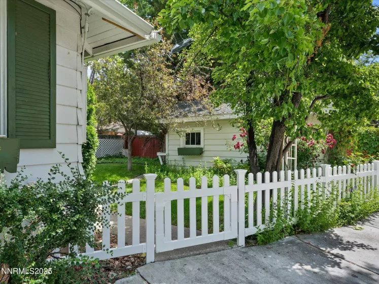 1016 Nixon, Reno, Nevada 89509, 2 Bedrooms Bedrooms, ,1 BathroomBathrooms,Residential,Residential,Nixon,250052081