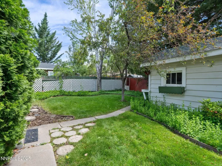 1016 Nixon, Reno, Nevada 89509, 2 Bedrooms Bedrooms, ,1 BathroomBathrooms,Residential,Residential,Nixon,250052081