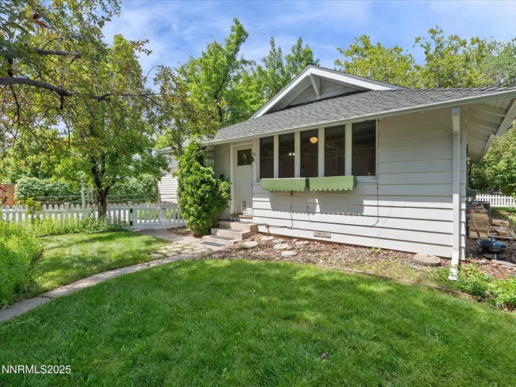 1016 Nixon, Reno, Nevada 89509, 2 Bedrooms Bedrooms, ,1 BathroomBathrooms,Residential,Residential,Nixon,250052081