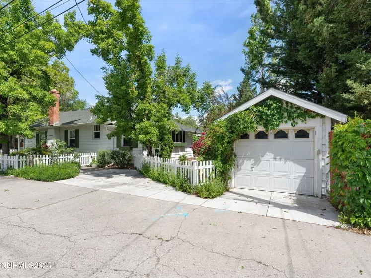 1016 Nixon, Reno, Nevada 89509, 2 Bedrooms Bedrooms, ,1 BathroomBathrooms,Residential,Residential,Nixon,250052081