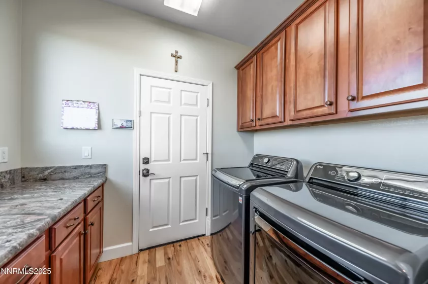 7315 Silver King, Sparks, Nevada 89436, 4 Bedrooms Bedrooms, ,4 BathroomsBathrooms,Residential,Residential,Silver King,250054136