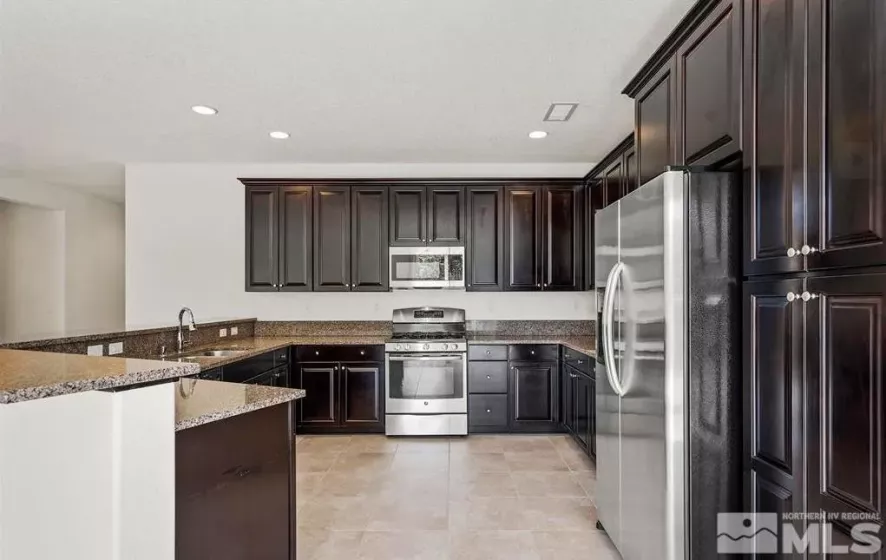 10772 Ridgebrook, Reno, Nevada 89521, 5 Bedrooms Bedrooms, ,3 BathroomsBathrooms,Residential Lease,Manufactured,Ridgebrook,250054138
