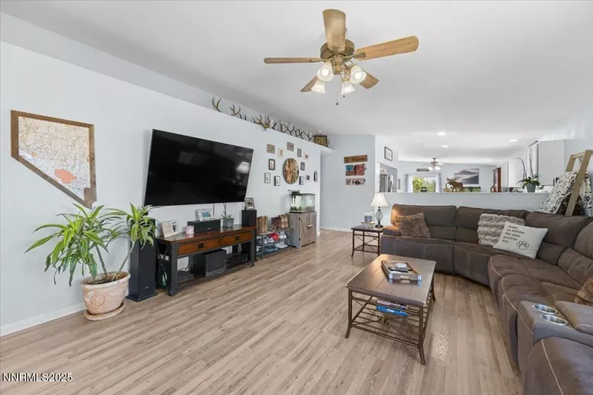 17160 Amethyst, Reno, Nevada 89508, 3 Bedrooms Bedrooms, ,2 BathroomsBathrooms,Residential,Residential,Amethyst,250054152