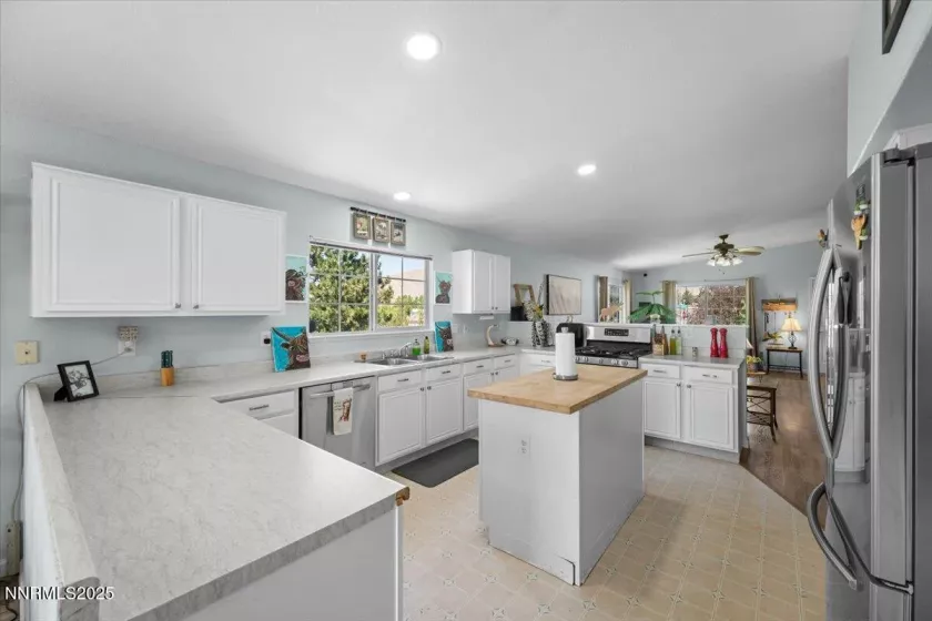 17160 Amethyst, Reno, Nevada 89508, 3 Bedrooms Bedrooms, ,2 BathroomsBathrooms,Residential,Residential,Amethyst,250054152
