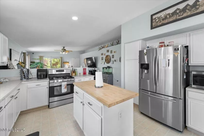 17160 Amethyst, Reno, Nevada 89508, 3 Bedrooms Bedrooms, ,2 BathroomsBathrooms,Residential,Residential,Amethyst,250054152