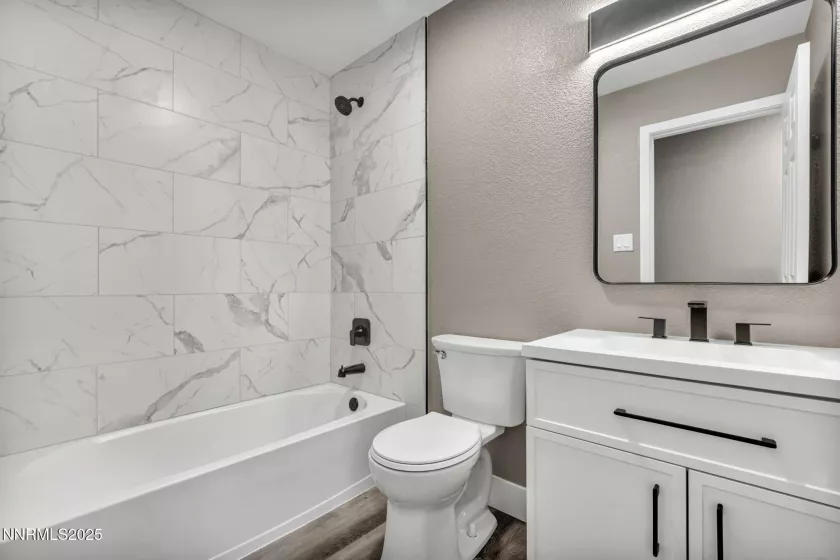Upstairs full bathroom