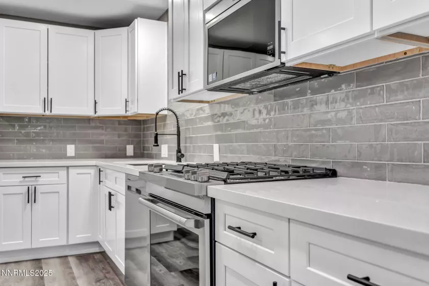 Look at that backsplash!