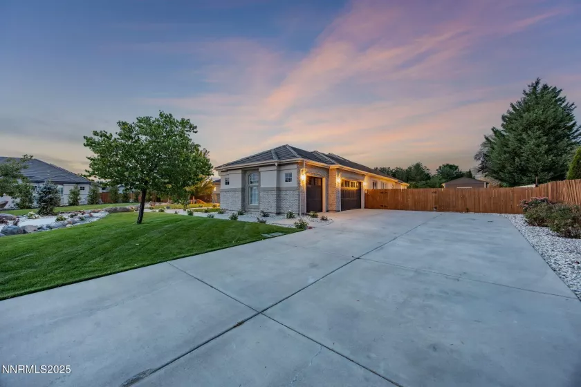 8080 Tres Arroyos, Sparks, Nevada 89436, 4 Bedrooms Bedrooms, ,3 BathroomsBathrooms,Residential,Residential,Tres Arroyos,250054181