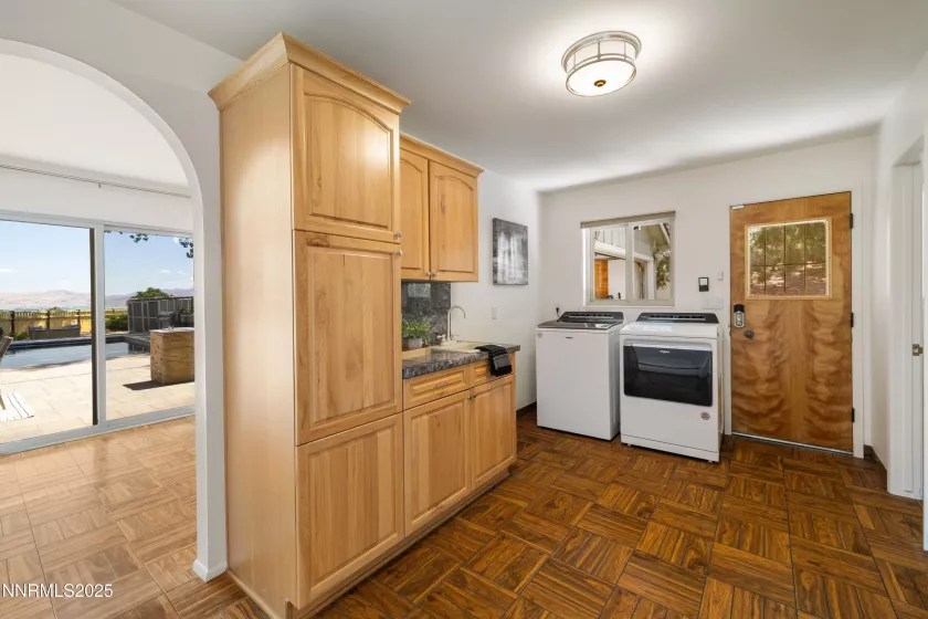 3237 Susileen, Reno, Nevada 89509, 3 Bedrooms Bedrooms, ,2 BathroomsBathrooms,Residential,Residential,Susileen,250054191