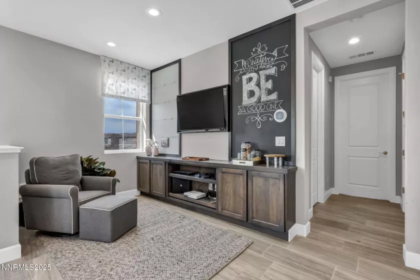 7938 Blue Earth, Sparks, Nevada 89436, 3 Bedrooms Bedrooms, ,3 BathroomsBathrooms,Residential,Residential,Blue Earth,250054222