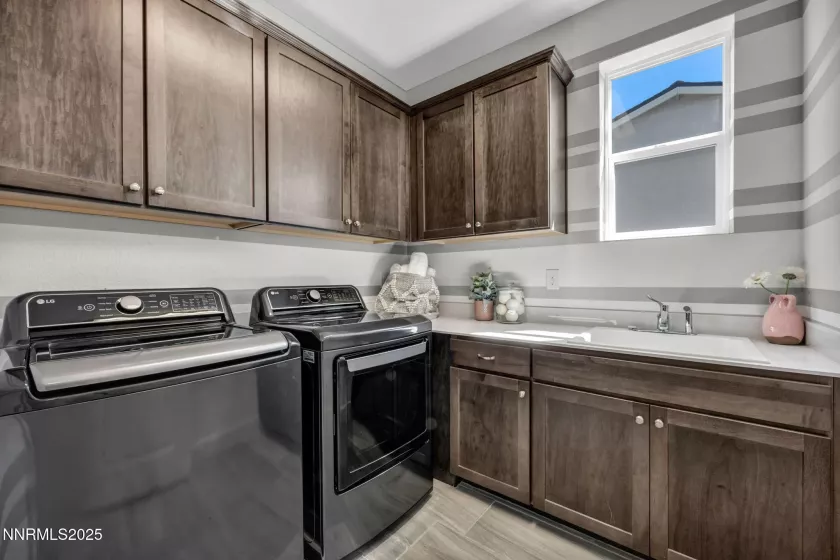 7938 Blue Earth, Sparks, Nevada 89436, 3 Bedrooms Bedrooms, ,3 BathroomsBathrooms,Residential,Residential,Blue Earth,250054222