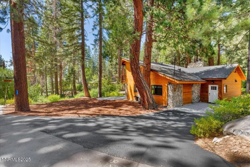370 Summit, Stateline, Nevada 89449, 2 Bedrooms Bedrooms, ,3 BathroomsBathrooms,Residential,Residential,Summit,250054233