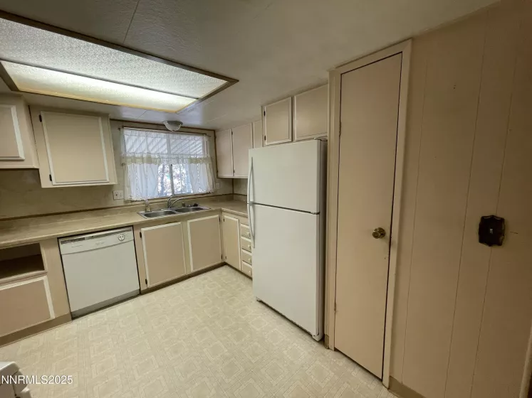 1236 Kingslane, Gardnerville, Nevada 89410, 2 Bedrooms Bedrooms, ,2 BathroomsBathrooms,Residential,Residential,Kingslane,250054263