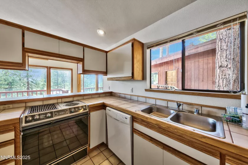 609 Lariat, Incline Village, Nevada 89451, 2 Bedrooms Bedrooms, ,2 BathroomsBathrooms,Residential,Residential,Lariat,250054331