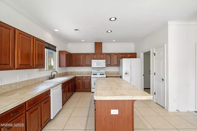 326 Golden Pick, Dayton, Nevada 89403, 3 Bedrooms Bedrooms, ,2 BathroomsBathrooms,Residential,Residential,Golden Pick,250054345