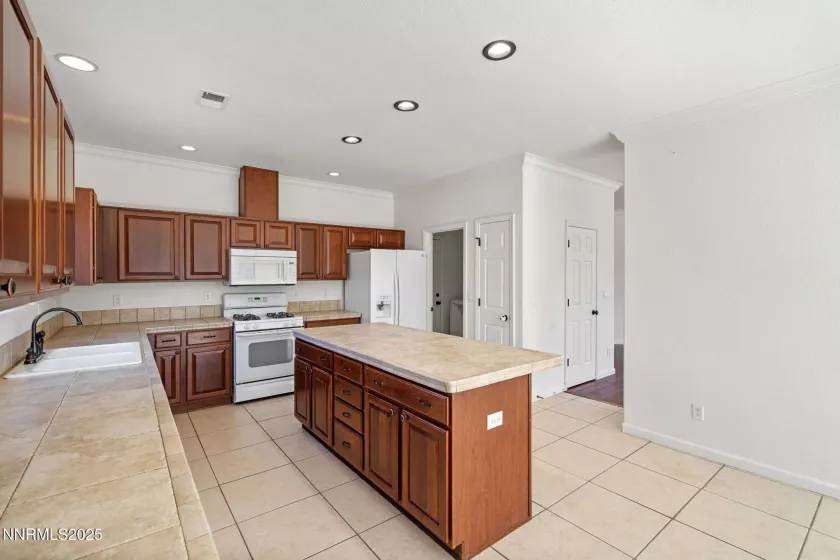 326 Golden Pick, Dayton, Nevada 89403, 3 Bedrooms Bedrooms, ,2 BathroomsBathrooms,Residential,Residential,Golden Pick,250054345