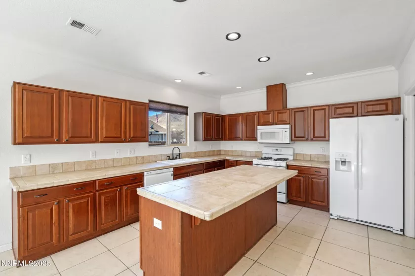 326 Golden Pick, Dayton, Nevada 89403, 3 Bedrooms Bedrooms, ,2 BathroomsBathrooms,Residential,Residential,Golden Pick,250054345