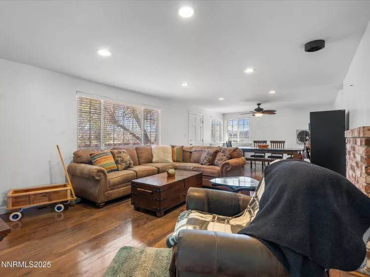 50 Spring Mountain, Sparks, Nevada 89436, 4 Bedrooms Bedrooms, ,3 BathroomsBathrooms,Residential,Residential,Spring Mountain,250054348