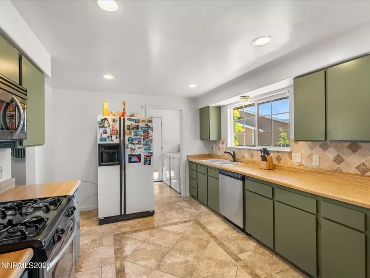 50 Spring Mountain, Sparks, Nevada 89436, 4 Bedrooms Bedrooms, ,3 BathroomsBathrooms,Residential,Residential,Spring Mountain,250054348