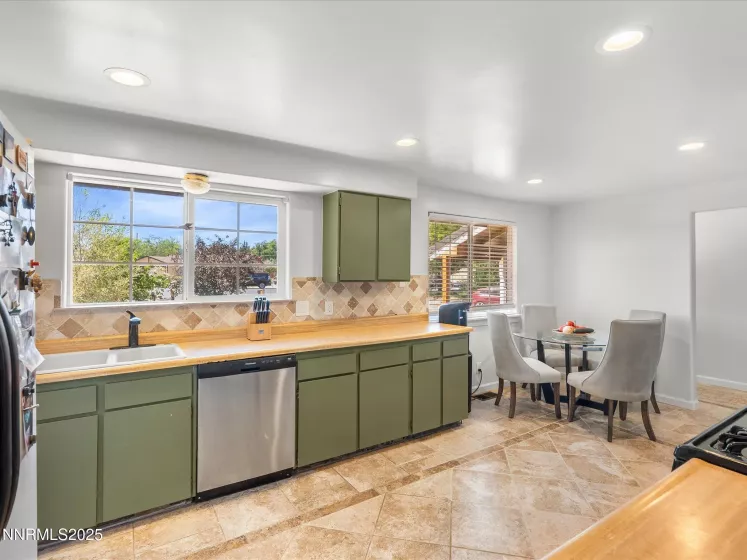 50 Spring Mountain, Sparks, Nevada 89436, 4 Bedrooms Bedrooms, ,3 BathroomsBathrooms,Residential,Residential,Spring Mountain,250054348