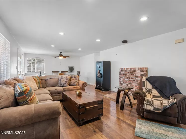 50 Spring Mountain, Sparks, Nevada 89436, 4 Bedrooms Bedrooms, ,3 BathroomsBathrooms,Residential,Residential,Spring Mountain,250054348