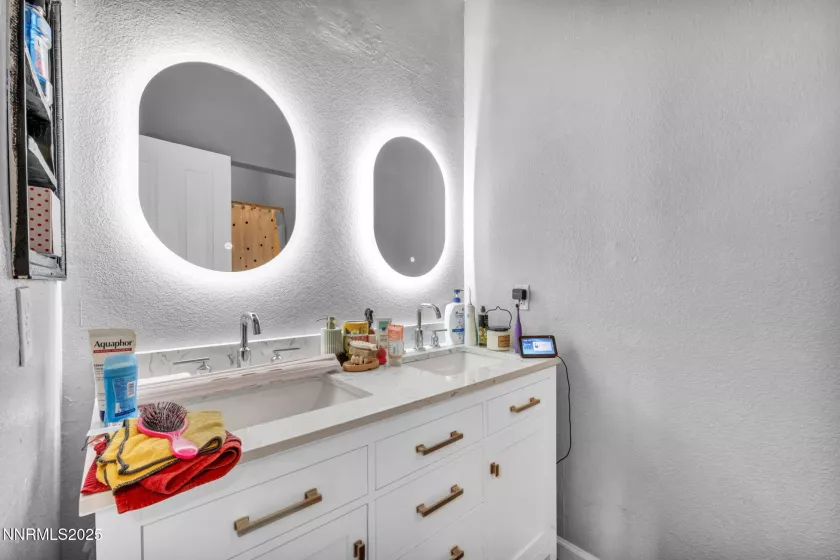 650 Panama, Sparks, Nevada 89436, 3 Bedrooms Bedrooms, ,2 BathroomsBathrooms,Residential,Residential,Panama,250054355
