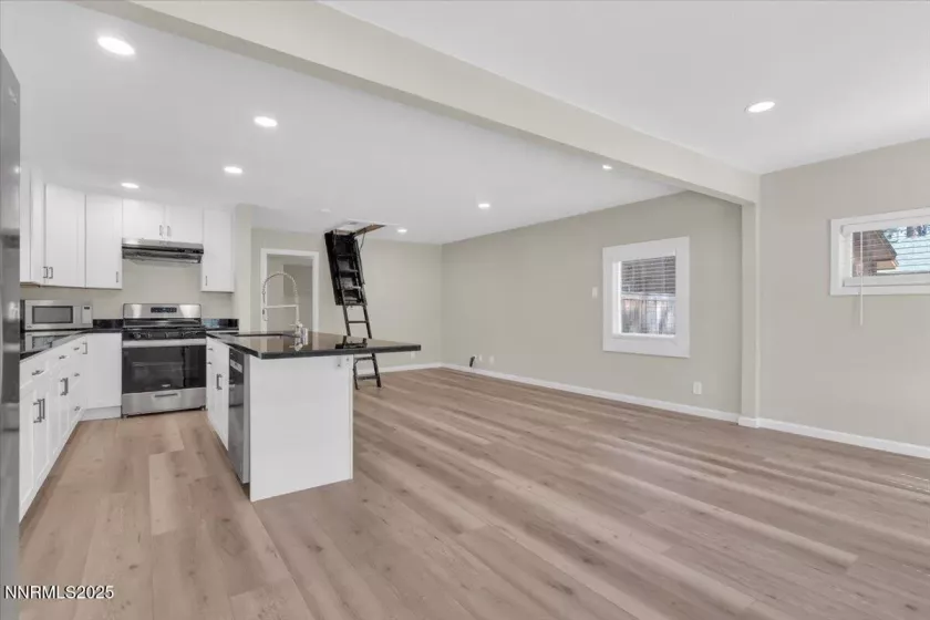 1094 Johnson, South Lake Tahoe, California 96150, 2 Bedrooms Bedrooms, ,2 BathroomsBathrooms,Residential,Residential,Johnson,250052693