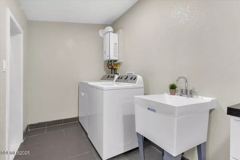 1094 Johnson, South Lake Tahoe, California 96150, 2 Bedrooms Bedrooms, ,2 BathroomsBathrooms,Residential,Residential,Johnson,250052693