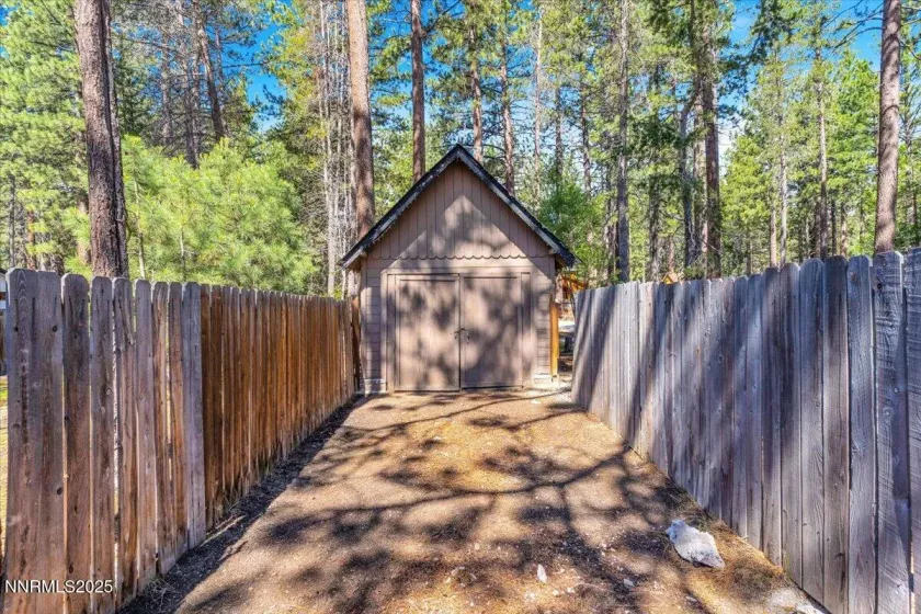 1094 Johnson, South Lake Tahoe, California 96150, 2 Bedrooms Bedrooms, ,2 BathroomsBathrooms,Residential,Residential,Johnson,250052693