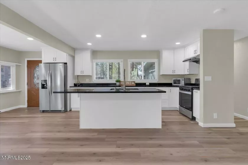 1094 Johnson, South Lake Tahoe, California 96150, 2 Bedrooms Bedrooms, ,2 BathroomsBathrooms,Residential,Residential,Johnson,250052693