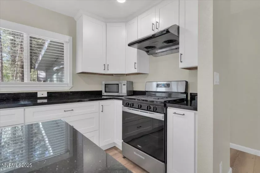 1094 Johnson, South Lake Tahoe, California 96150, 2 Bedrooms Bedrooms, ,2 BathroomsBathrooms,Residential,Residential,Johnson,250052693