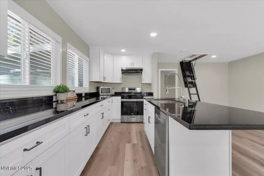 1094 Johnson, South Lake Tahoe, California 96150, 2 Bedrooms Bedrooms, ,2 BathroomsBathrooms,Residential,Residential,Johnson,250052693