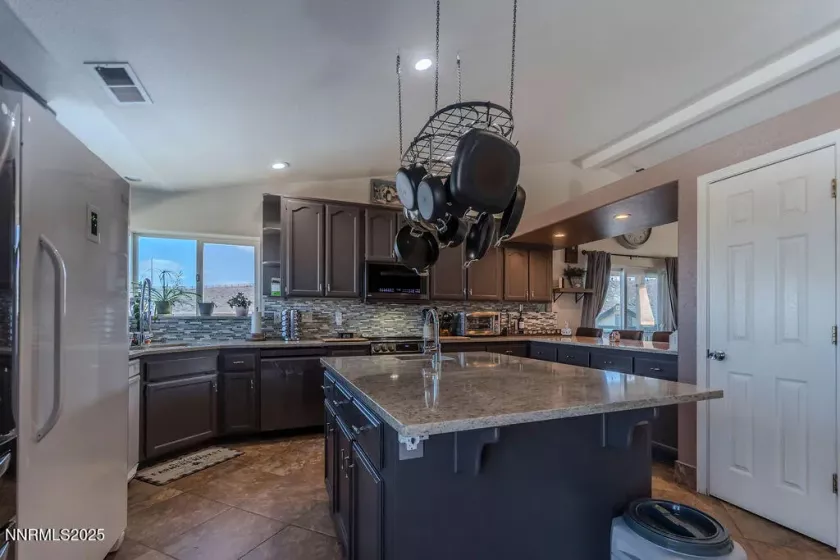 1875 View, Fernley, Nevada 89408, 4 Bedrooms Bedrooms, ,3 BathroomsBathrooms,Residential,Residential,View,250054405