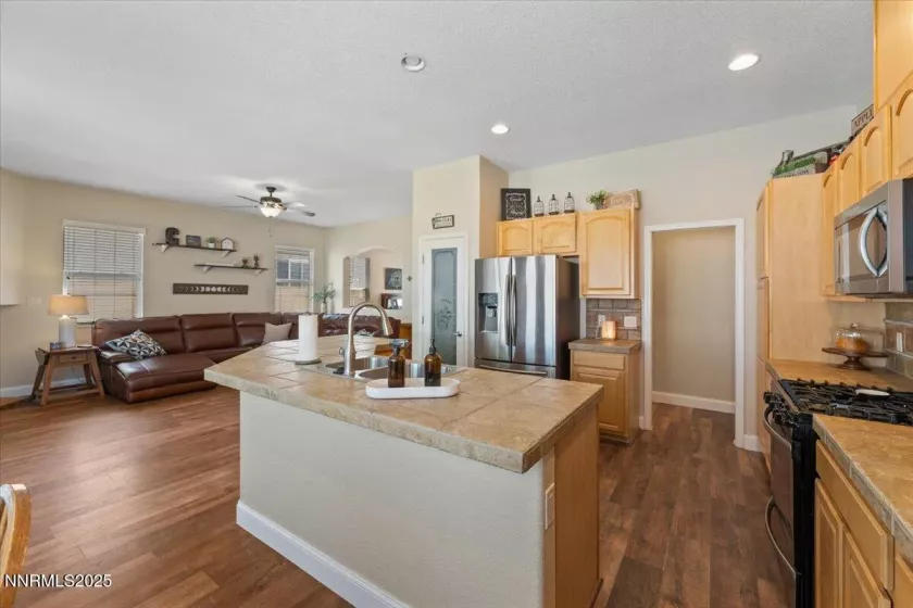 2415 Lincoln Meadows, Reno, Nevada 89521, 3 Bedrooms Bedrooms, ,2 BathroomsBathrooms,Residential,Residential,Lincoln Meadows,250054412