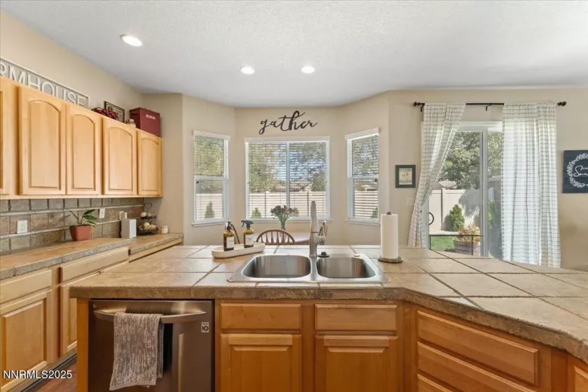 2415 Lincoln Meadows, Reno, Nevada 89521, 3 Bedrooms Bedrooms, ,2 BathroomsBathrooms,Residential,Residential,Lincoln Meadows,250054412
