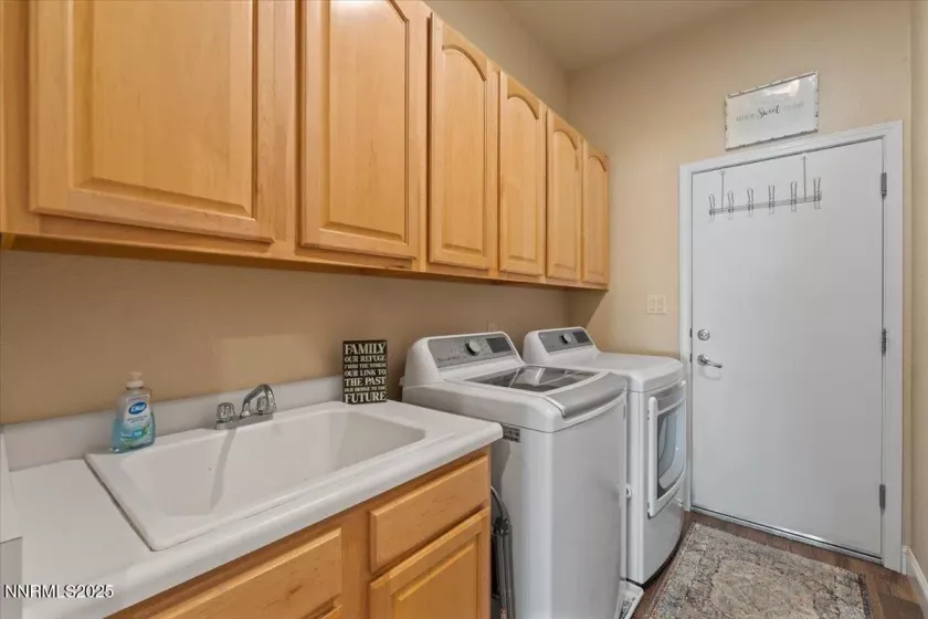 2415 Lincoln Meadows, Reno, Nevada 89521, 3 Bedrooms Bedrooms, ,2 BathroomsBathrooms,Residential,Residential,Lincoln Meadows,250054412