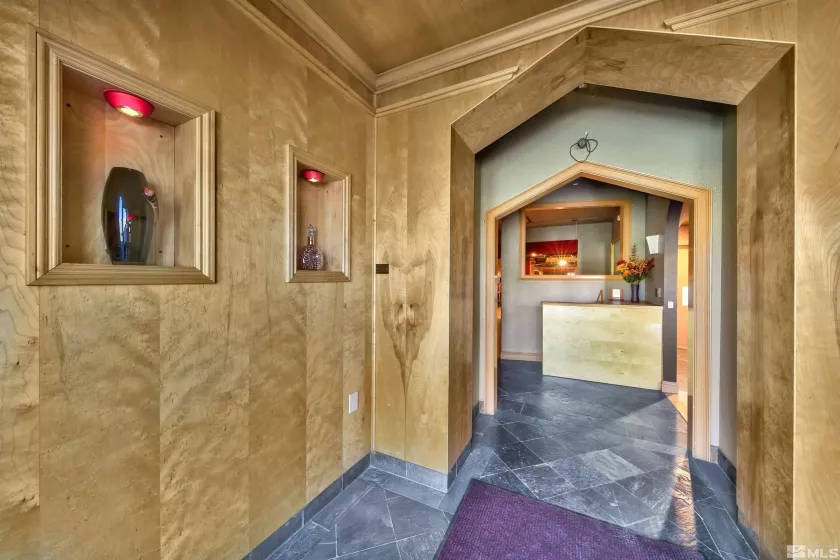 Entry/Foyer
