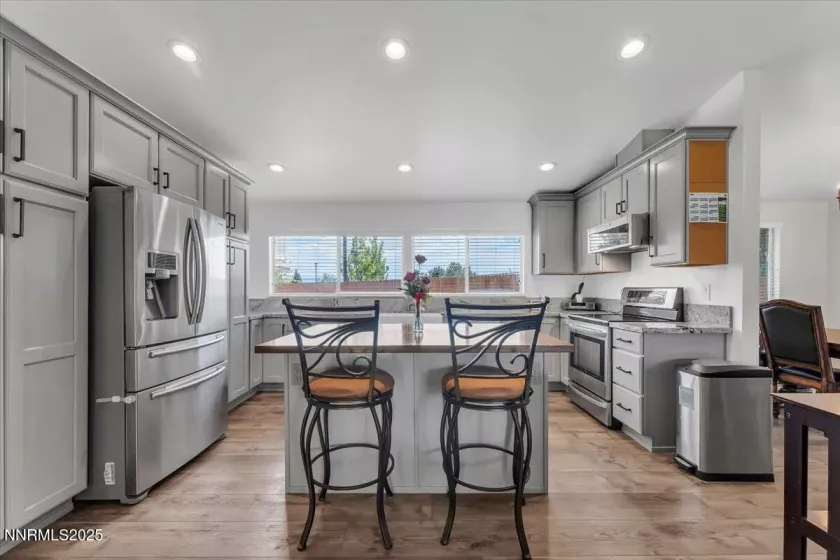 935 Emerson, Sparks, Nevada 89431, 4 Bedrooms Bedrooms, ,4 BathroomsBathrooms,Residential,Residential,Emerson,250054497
