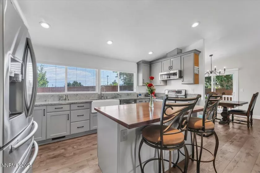 935 Emerson, Sparks, Nevada 89431, 4 Bedrooms Bedrooms, ,4 BathroomsBathrooms,Residential,Residential,Emerson,250054497