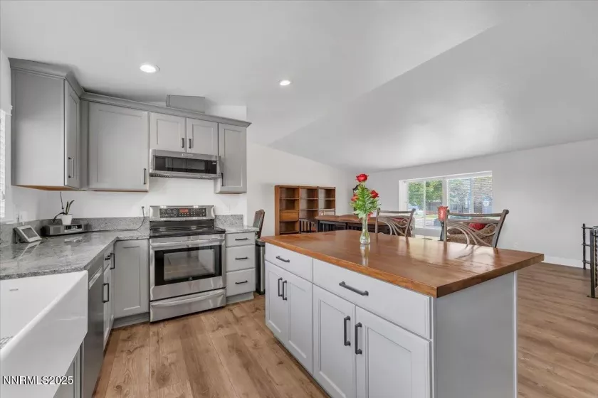 935 Emerson, Sparks, Nevada 89431, 4 Bedrooms Bedrooms, ,4 BathroomsBathrooms,Residential,Residential,Emerson,250054497