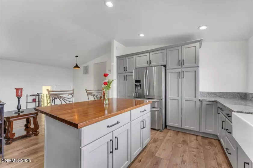 935 Emerson, Sparks, Nevada 89431, 4 Bedrooms Bedrooms, ,4 BathroomsBathrooms,Residential,Residential,Emerson,250054497