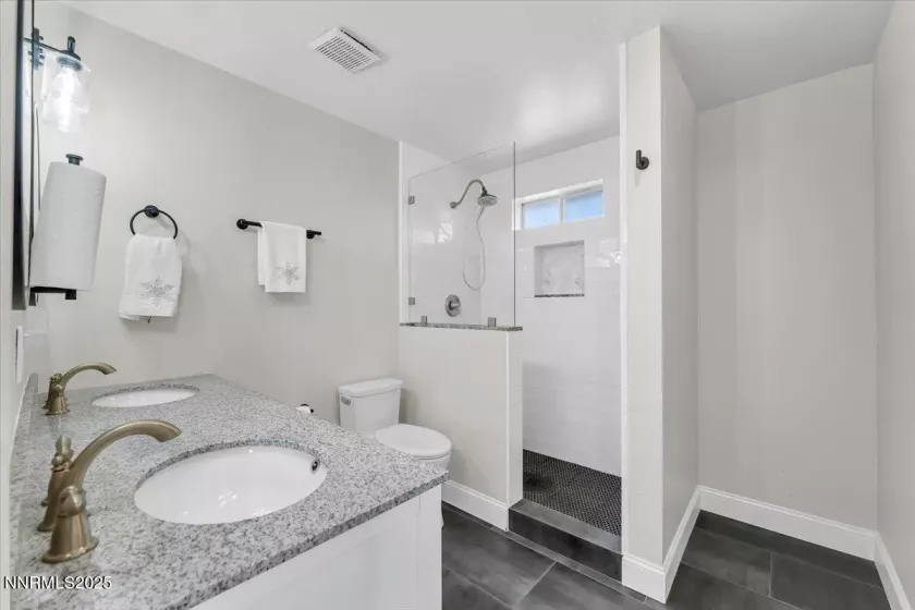 935 Emerson, Sparks, Nevada 89431, 4 Bedrooms Bedrooms, ,4 BathroomsBathrooms,Residential,Residential,Emerson,250054497