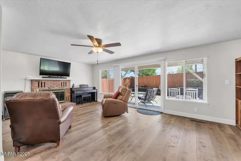 935 Emerson, Sparks, Nevada 89431, 4 Bedrooms Bedrooms, ,4 BathroomsBathrooms,Residential,Residential,Emerson,250054497