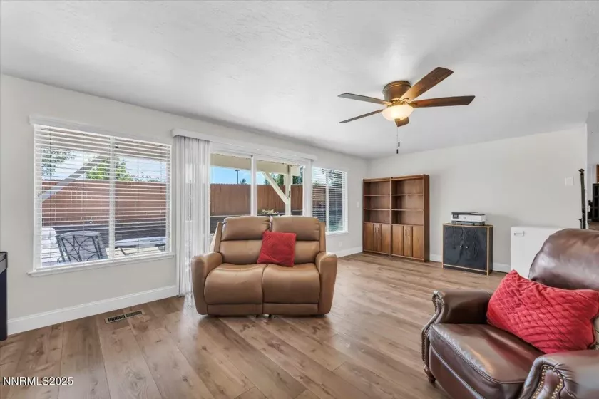 935 Emerson, Sparks, Nevada 89431, 4 Bedrooms Bedrooms, ,4 BathroomsBathrooms,Residential,Residential,Emerson,250054497